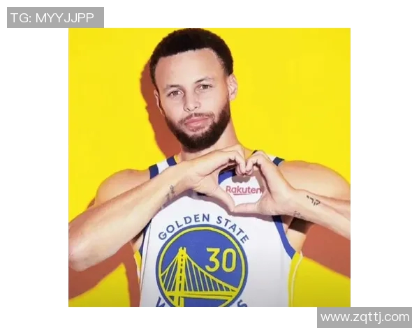 甜蜜绿茵携手同行情侣球星头像展现爱情与激情交织瞬间