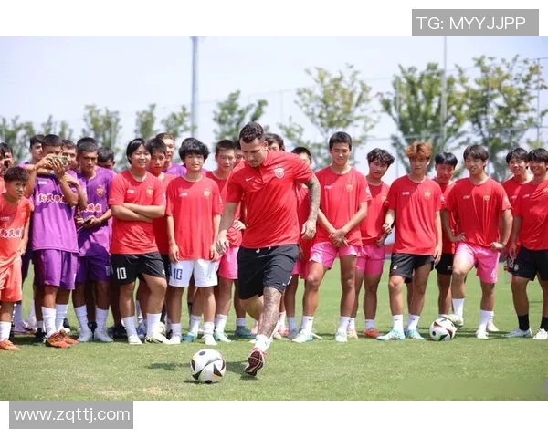 伪装成足球球星的神秘人物揭秘 跨越体育与娱乐的边界挑战